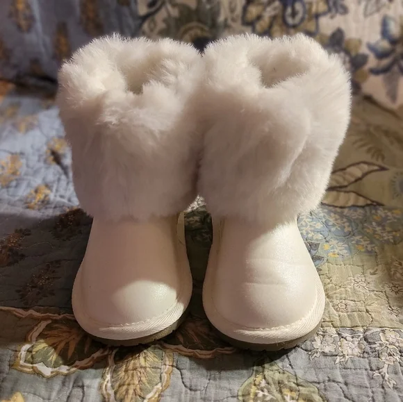 White Faux Fur Toddler Boots - Picture 4 of 5